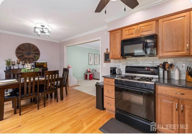 40 Lantern Lane, Sayreville, NJ 08872