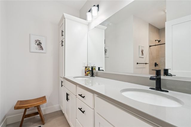 2885 Crimson Lane A, Coralville, IA 52241