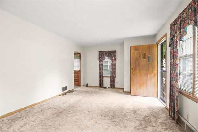 517 E Angus Street, Independence, MO 64055
