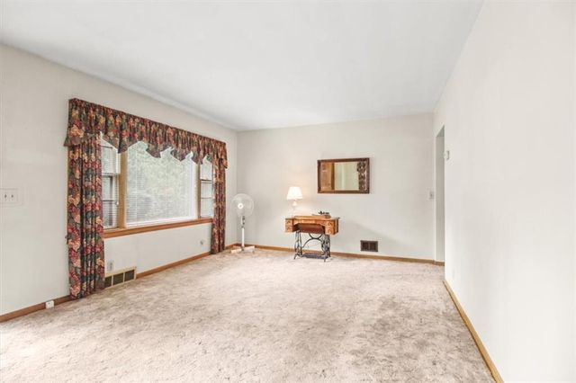 517 E Angus Street, Independence, MO 64055