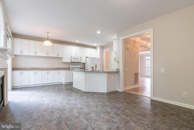 9551 LAGERSFIELD CIR, Vienna, VA 22181