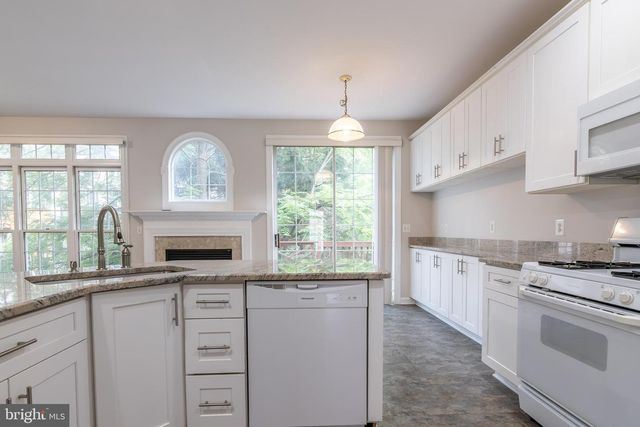 9551 LAGERSFIELD CIR, Vienna, VA 22181