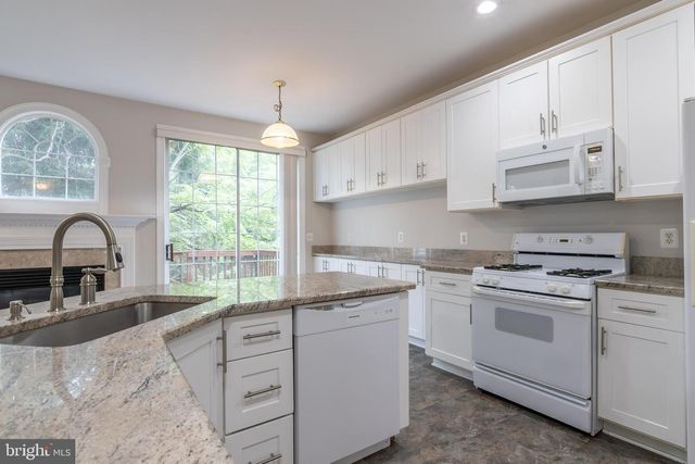 9551 LAGERSFIELD CIR, Vienna, VA 22181