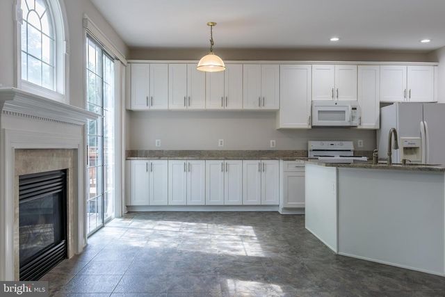 9551 LAGERSFIELD CIR, Vienna, VA 22181