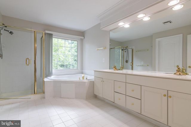 9551 LAGERSFIELD CIR, Vienna, VA 22181
