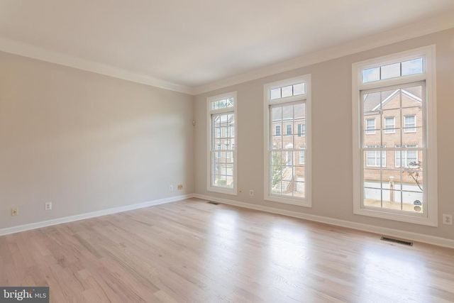 9551 LAGERSFIELD CIR, Vienna, VA 22181