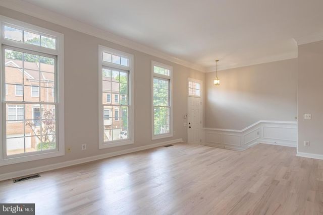 9551 LAGERSFIELD CIR, Vienna, VA 22181