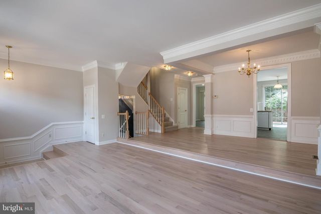 9551 LAGERSFIELD CIR, Vienna, VA 22181
