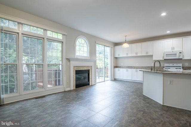 9551 LAGERSFIELD CIR, Vienna, VA 22181