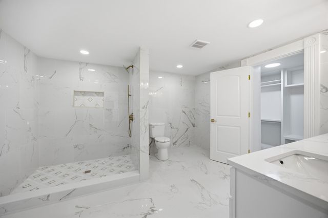 658 N Broadway, Lexington, KY 40508