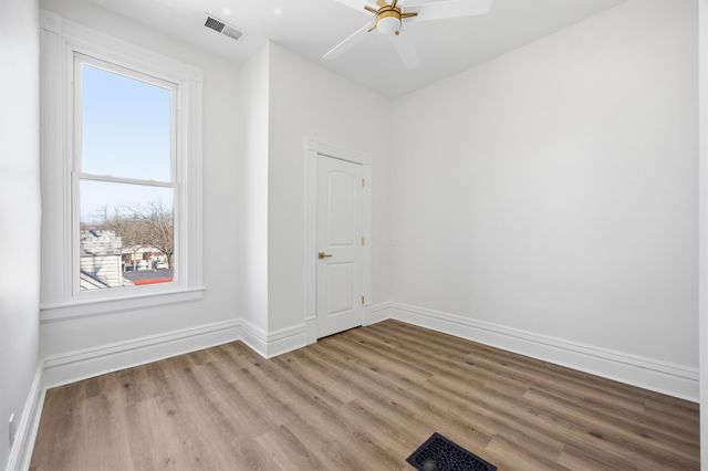 658 N Broadway, Lexington, KY 40508