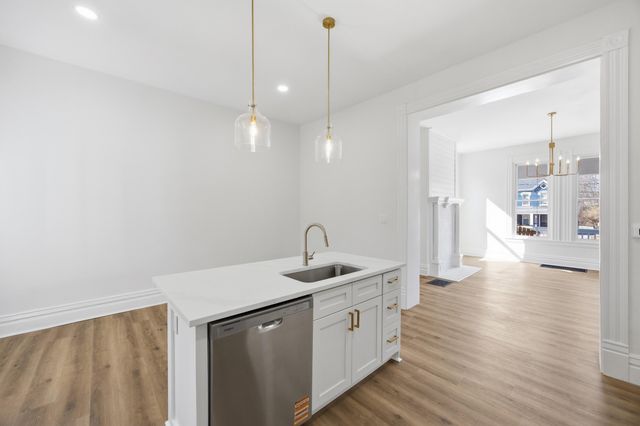 658 N Broadway, Lexington, KY 40508