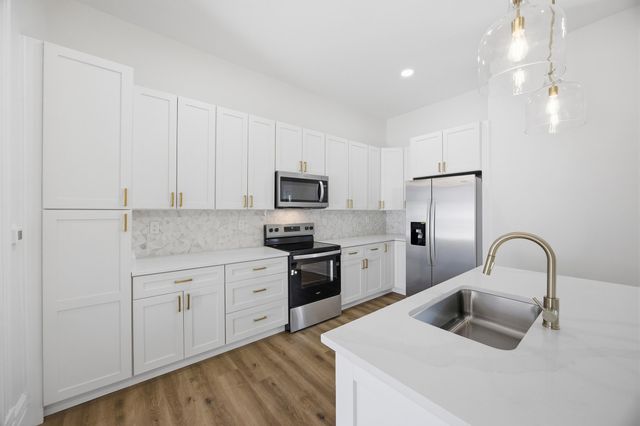 658 N Broadway, Lexington, KY 40508