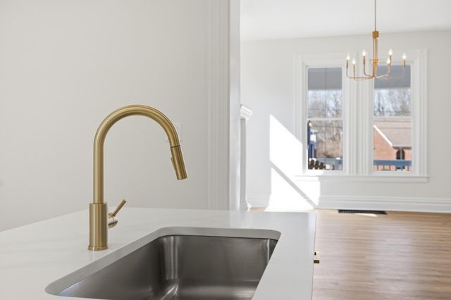 658 N Broadway, Lexington, KY 40508