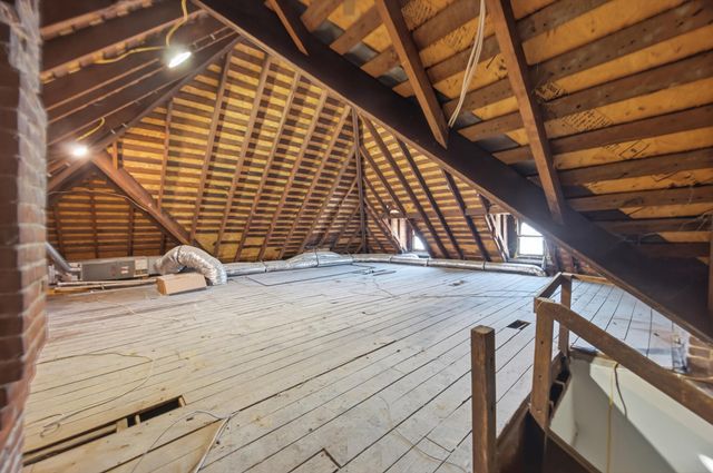 658 N Broadway, Lexington, KY 40508