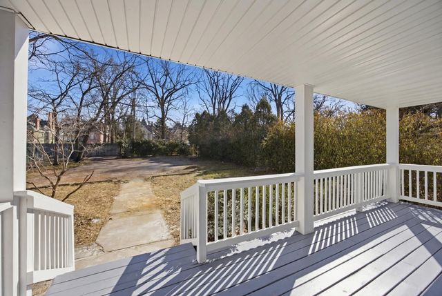 658 N Broadway, Lexington, KY 40508