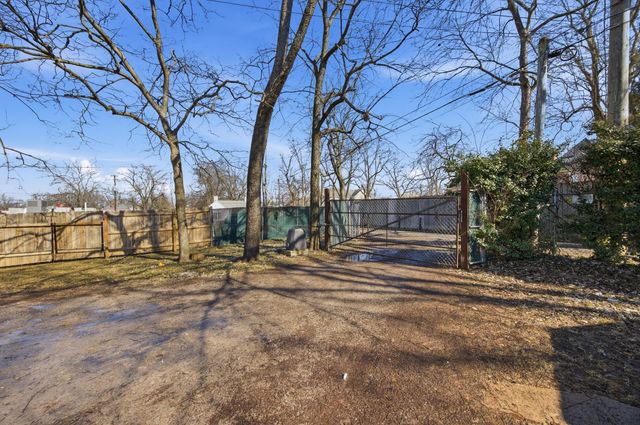 658 N Broadway, Lexington, KY 40508