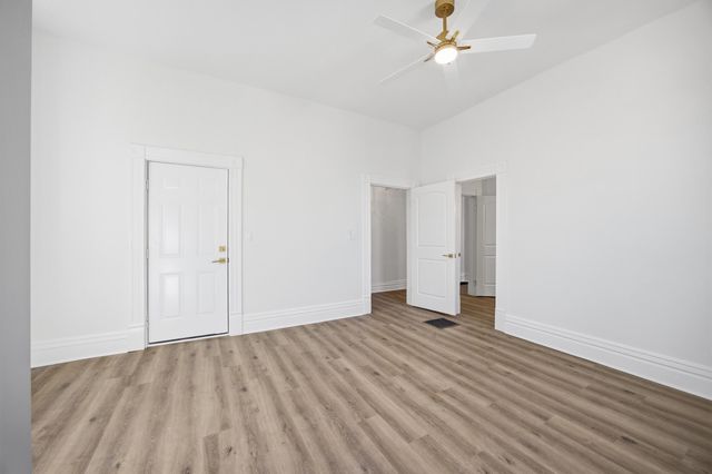 658 N Broadway, Lexington, KY 40508