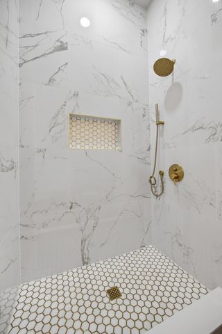 658 N Broadway, Lexington, KY 40508