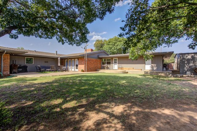 1301 E Tate Street, Brownfield, TX 79316