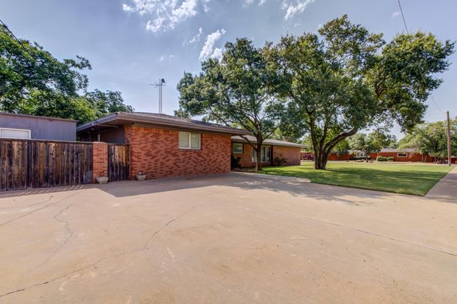 1301 E Tate Street, Brownfield, TX 79316