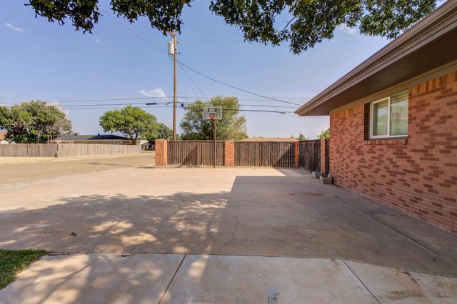 1301 E Tate Street, Brownfield, TX 79316