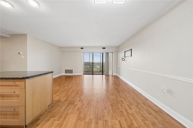 5600 Munhall Rd 905, Squirrel Hill, PA 15217