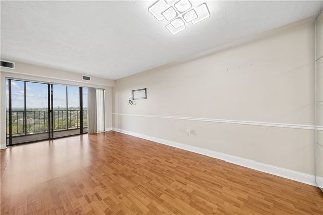 5600 Munhall Rd 905, Squirrel Hill, PA 15217
