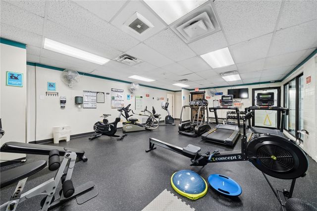 5600 Munhall Rd 905, Squirrel Hill, PA 15217