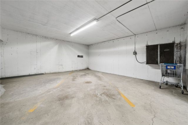 5600 Munhall Rd 905, Squirrel Hill, PA 15217