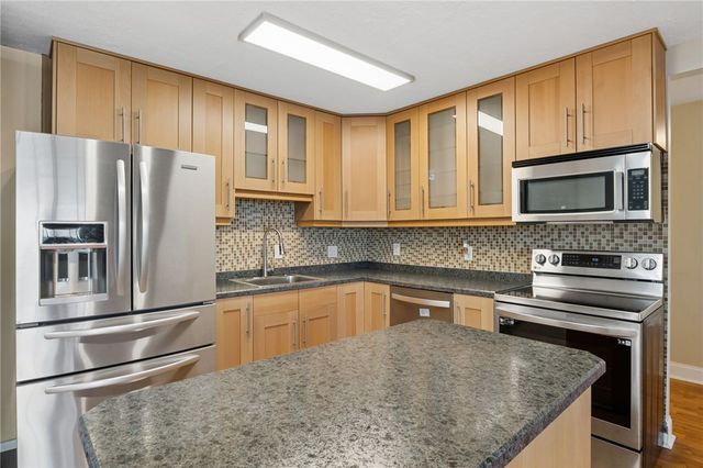 5600 Munhall Rd 905, Squirrel Hill, PA 15217