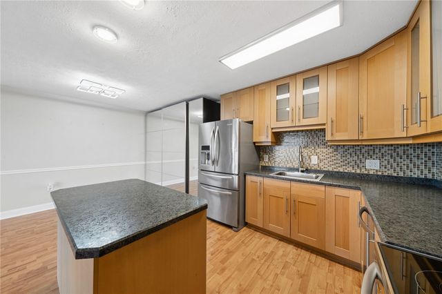 5600 Munhall Rd 905, Squirrel Hill, PA 15217
