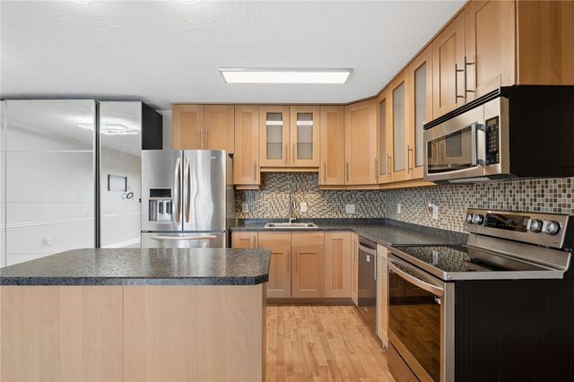 5600 Munhall Rd 905, Squirrel Hill, PA 15217