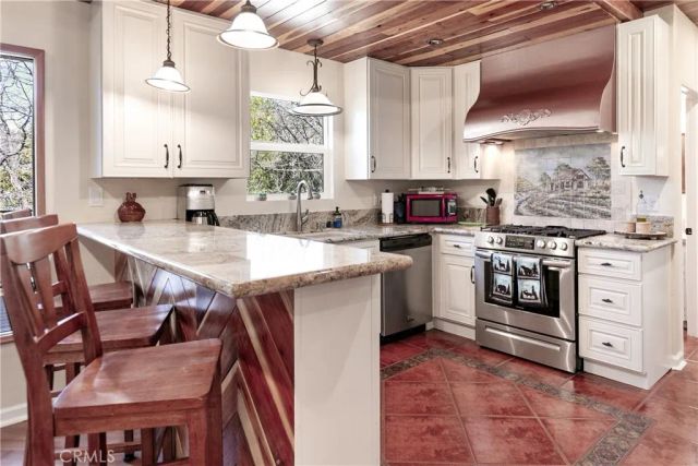 28916 North Shore Road, Lake Arrowhead, CA 92352