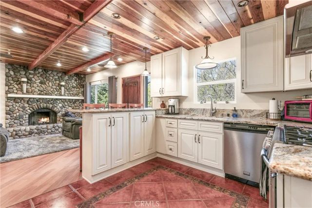 28916 North Shore Road, Lake Arrowhead, CA 92352