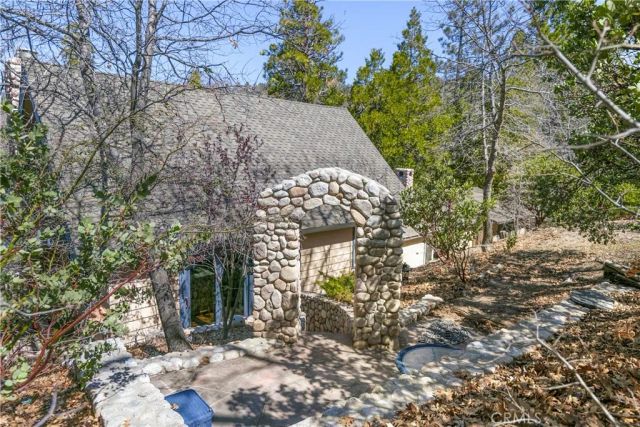 28916 North Shore Road, Lake Arrowhead, CA 92352