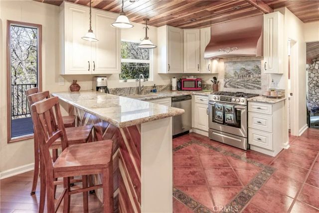 28916 North Shore Road, Lake Arrowhead, CA 92352