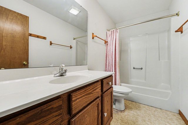 950 Blue Jay Way, Dyer, IN 46311