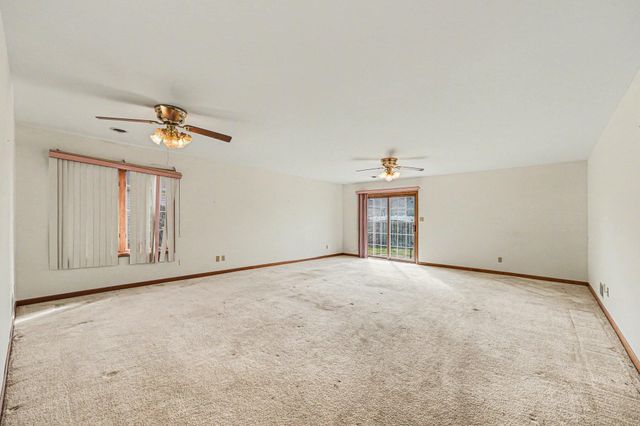 950 Blue Jay Way, Dyer, IN 46311