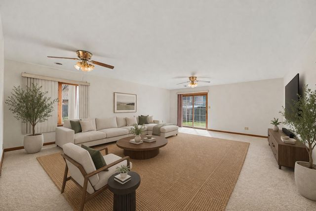 950 Blue Jay Way, Dyer, IN 46311