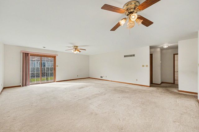 950 Blue Jay Way, Dyer, IN 46311