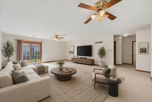 950 Blue Jay Way, Dyer, IN 46311