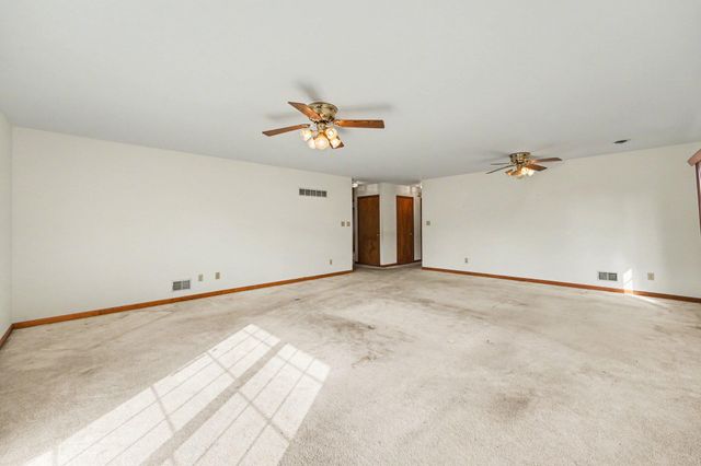 950 Blue Jay Way, Dyer, IN 46311