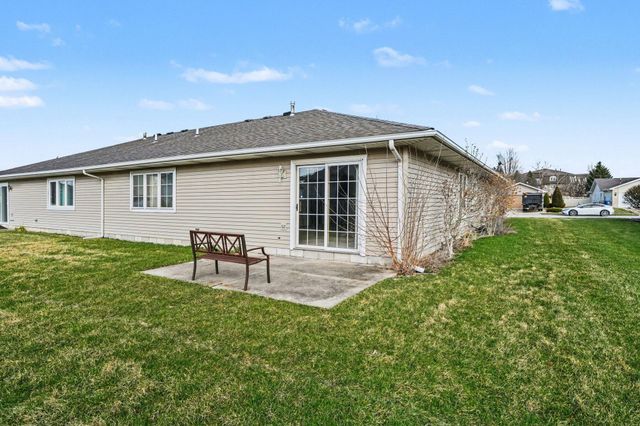 950 Blue Jay Way, Dyer, IN 46311