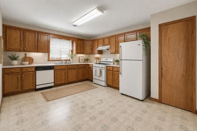 950 Blue Jay Way, Dyer, IN 46311