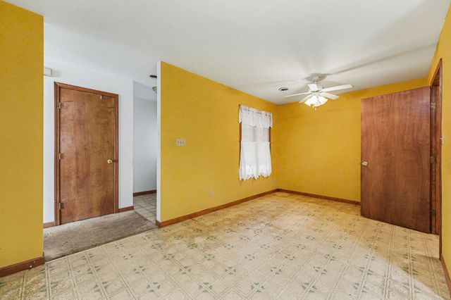 950 Blue Jay Way, Dyer, IN 46311