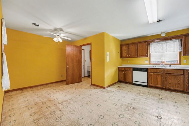950 Blue Jay Way, Dyer, IN 46311
