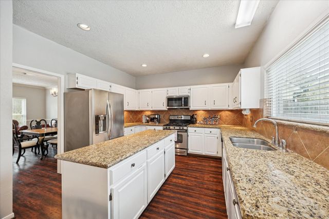 1211 Woodchase Drive, Pearland, TX 77581