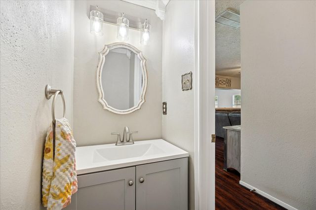 1211 Woodchase Drive, Pearland, TX 77581