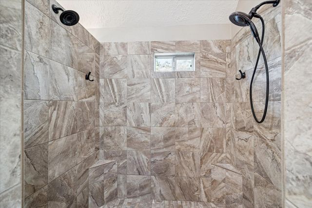 1211 Woodchase Drive, Pearland, TX 77581